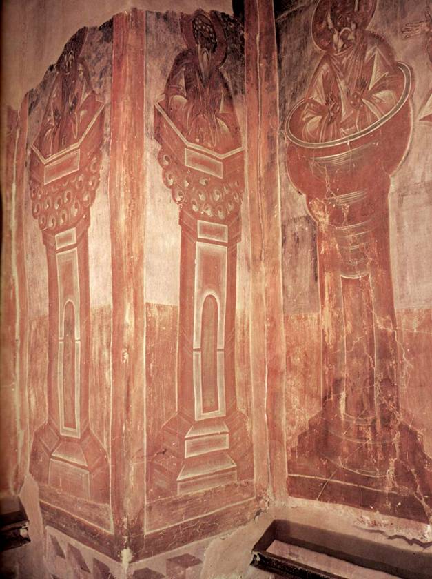Вид южной стены с изображением трех Столпников