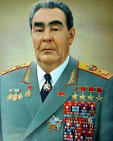 Генсек Леонид Брежнев с наградами