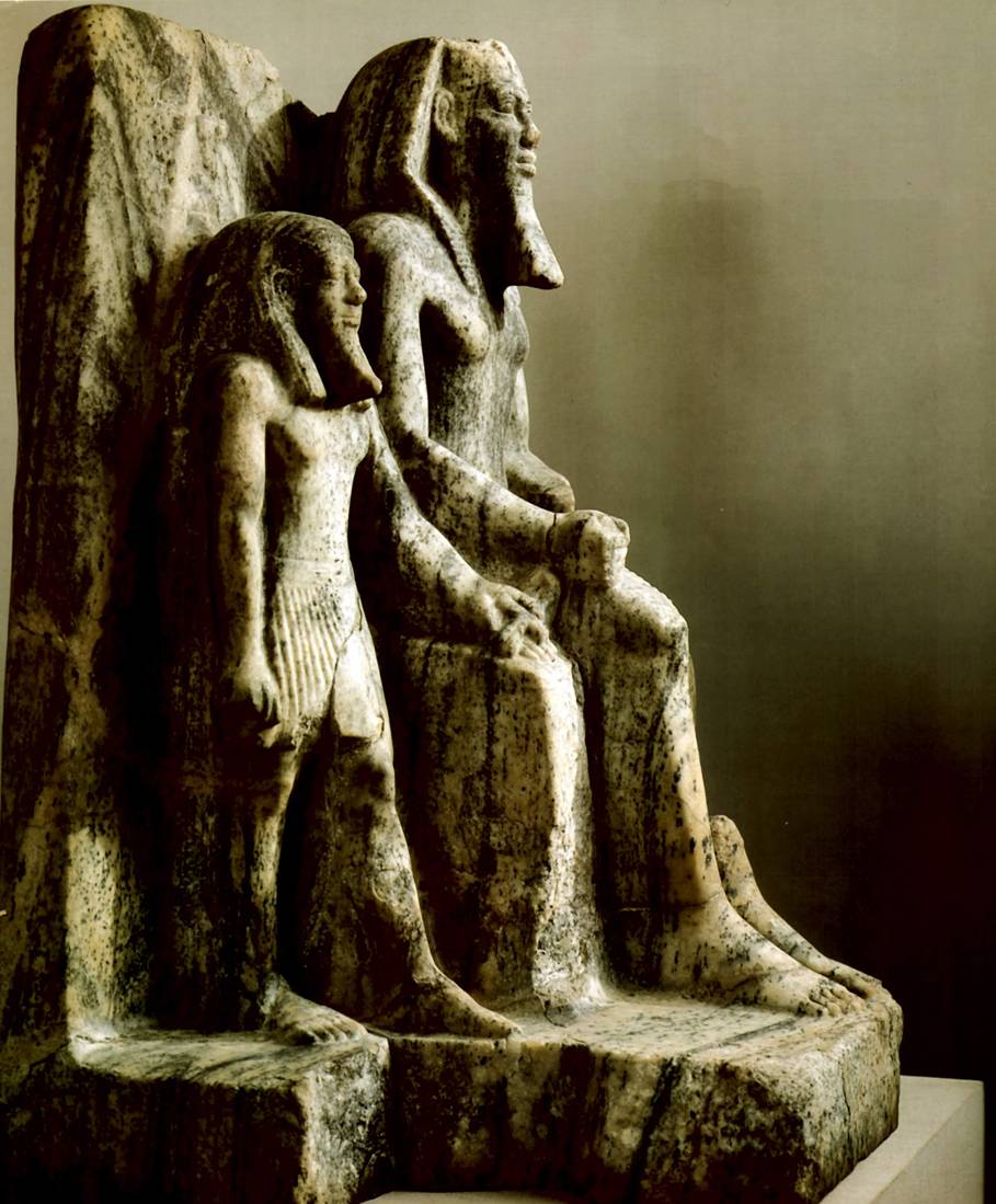 Статуя Сахура с богом нома Коптоса