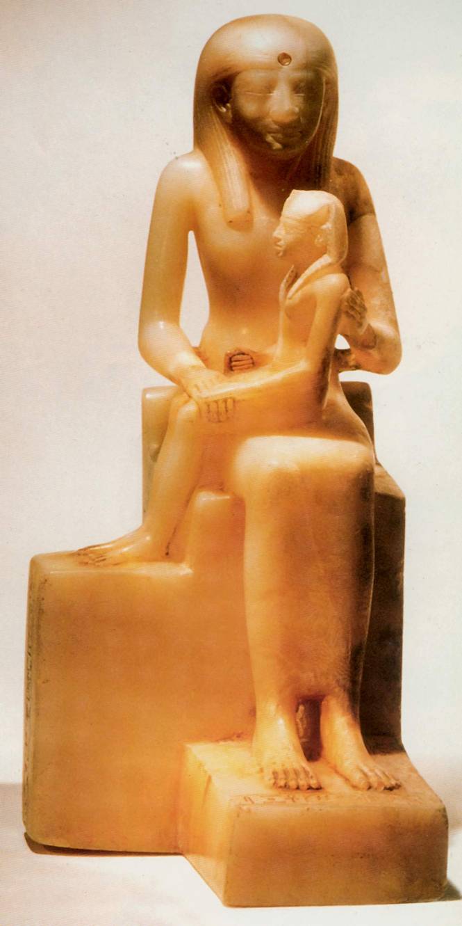 Статуя царицы с сыном