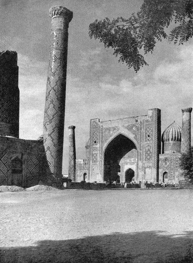 Площадь и ансамбль Регистан