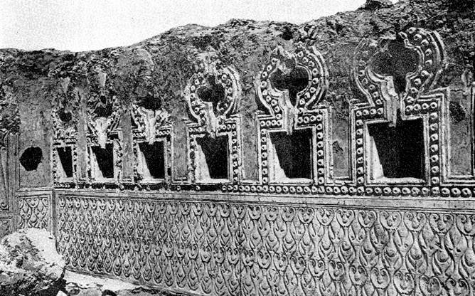 Резьба по стуку на стенах дворца в Самарре